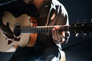 Beginner Lesson: Solid Rhythm & Basic Chords – Building the Foundation of Garcia’s Style